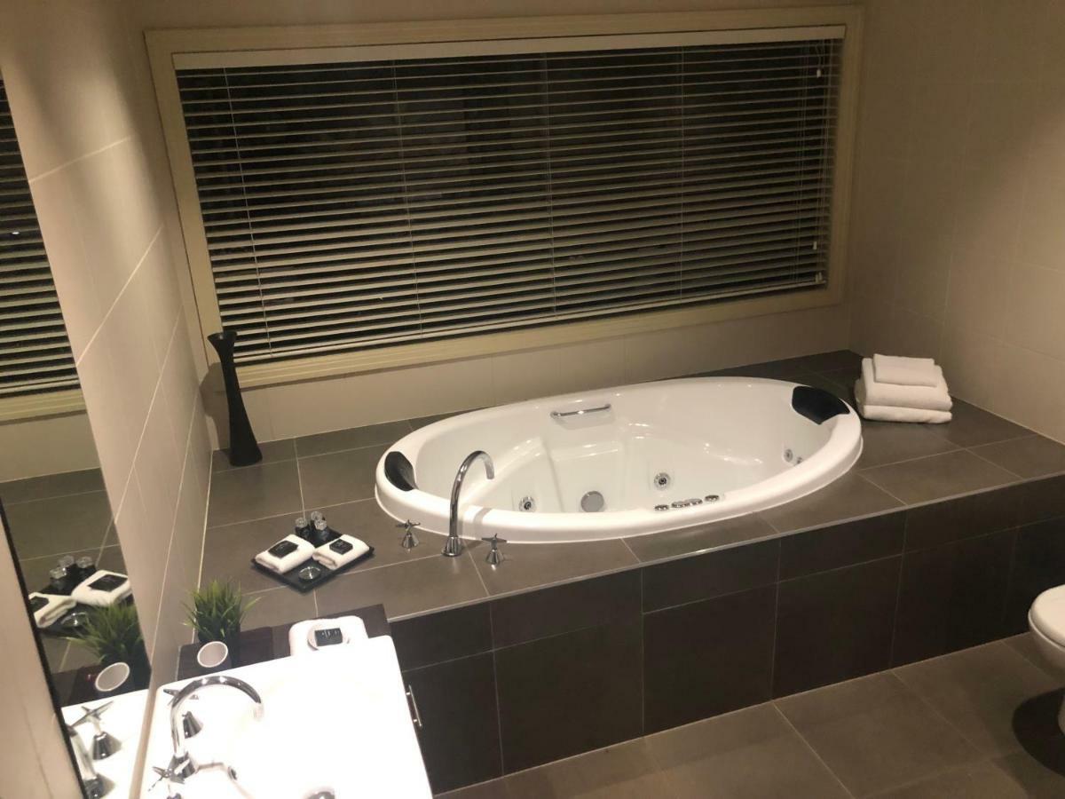 אולינדה Lochiel Luxury Accommodation מראה חיצוני תמונה
